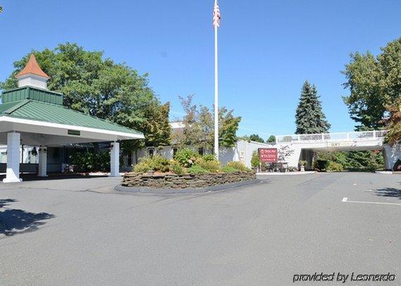 Clarion Hotel & Conference Center Northampton Exterior photo